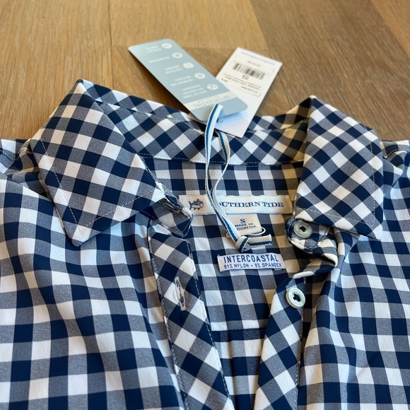 NWT. Southern Tide. Women’s gameday popover in navy gingham. UPF 50+ - Picture 4 of 5